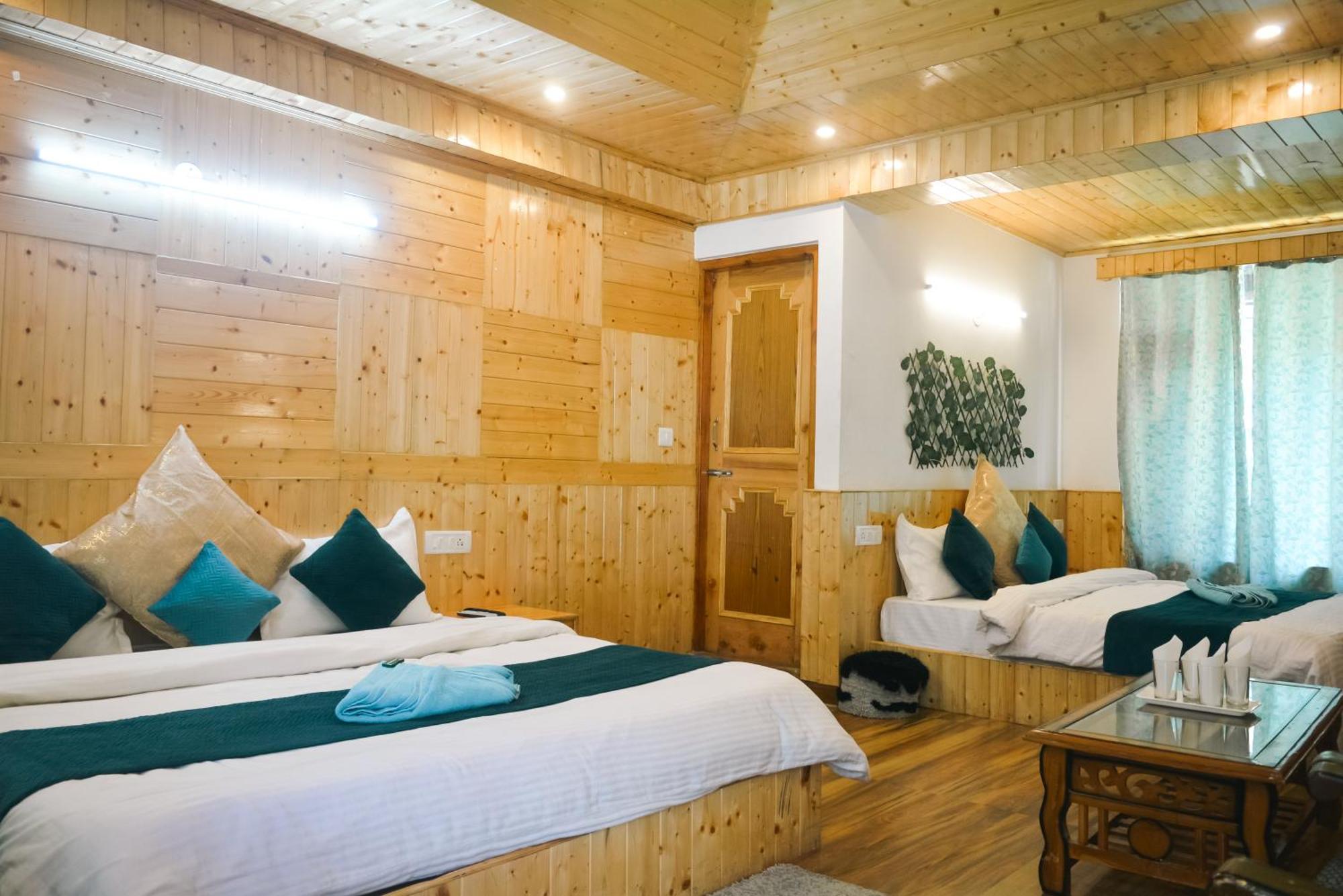 Hotel The Neelgiris 3*
