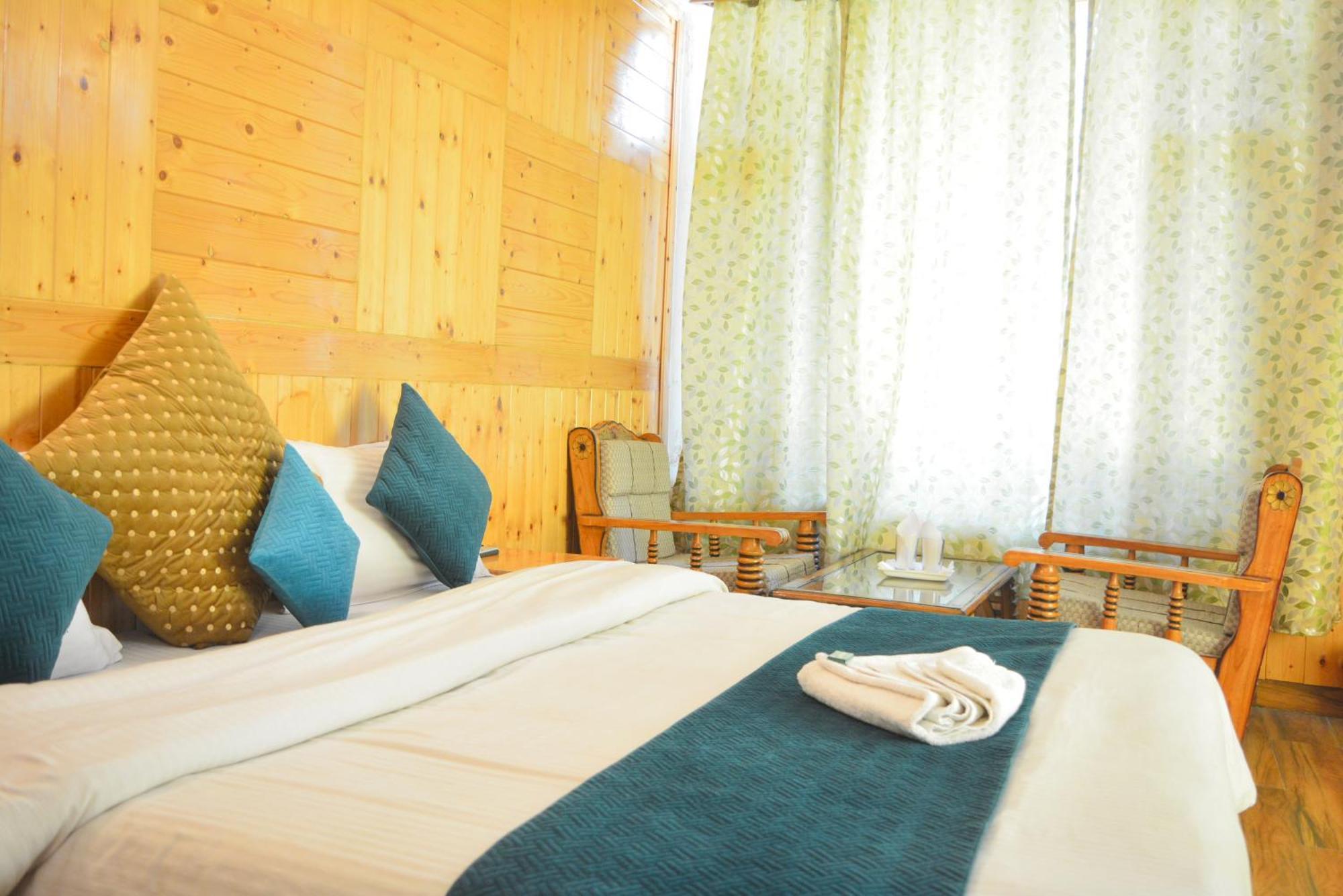 The Neelgiris Hotel 3*