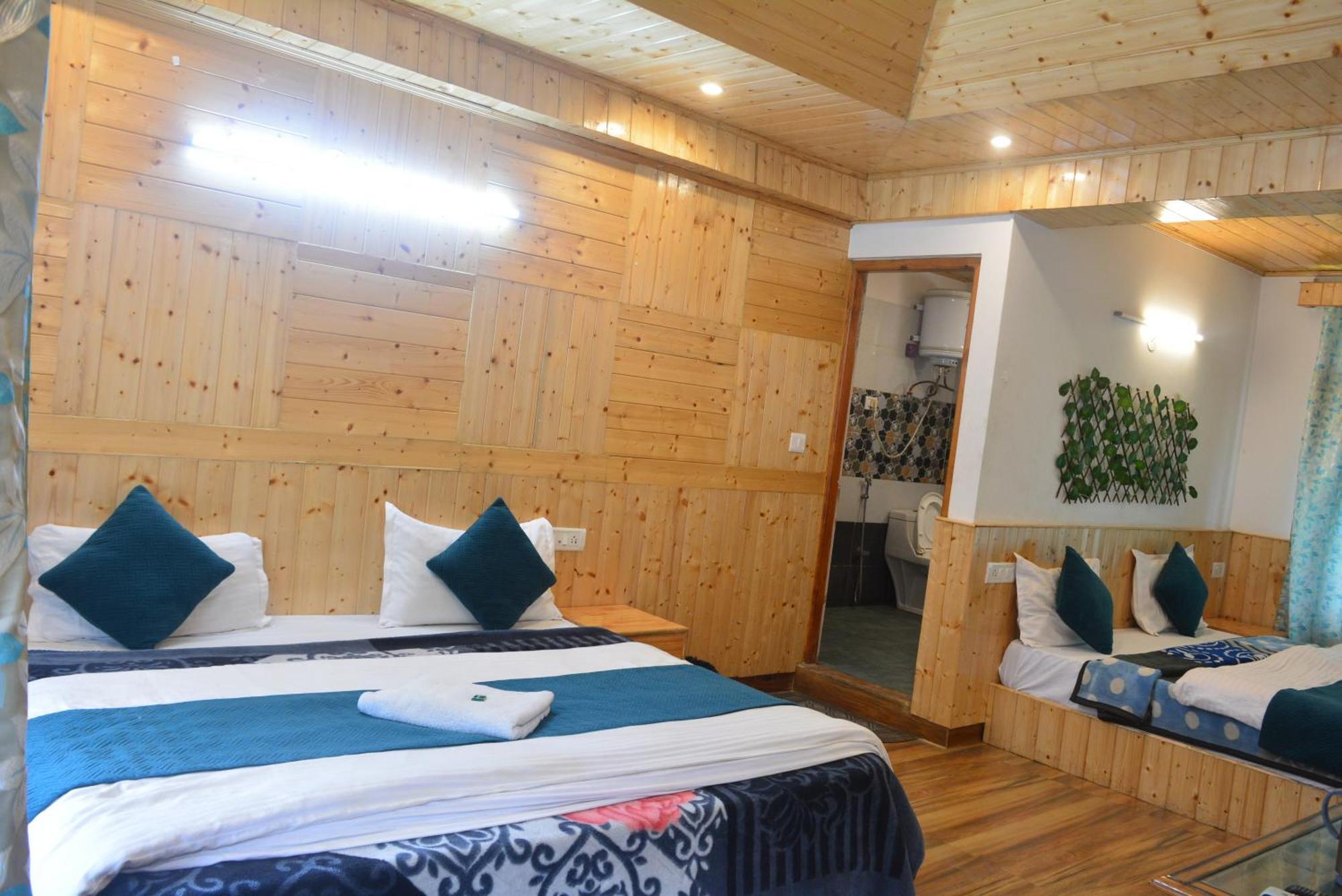 Hotel The Neelgiris Manali (Himachal Pradesh)