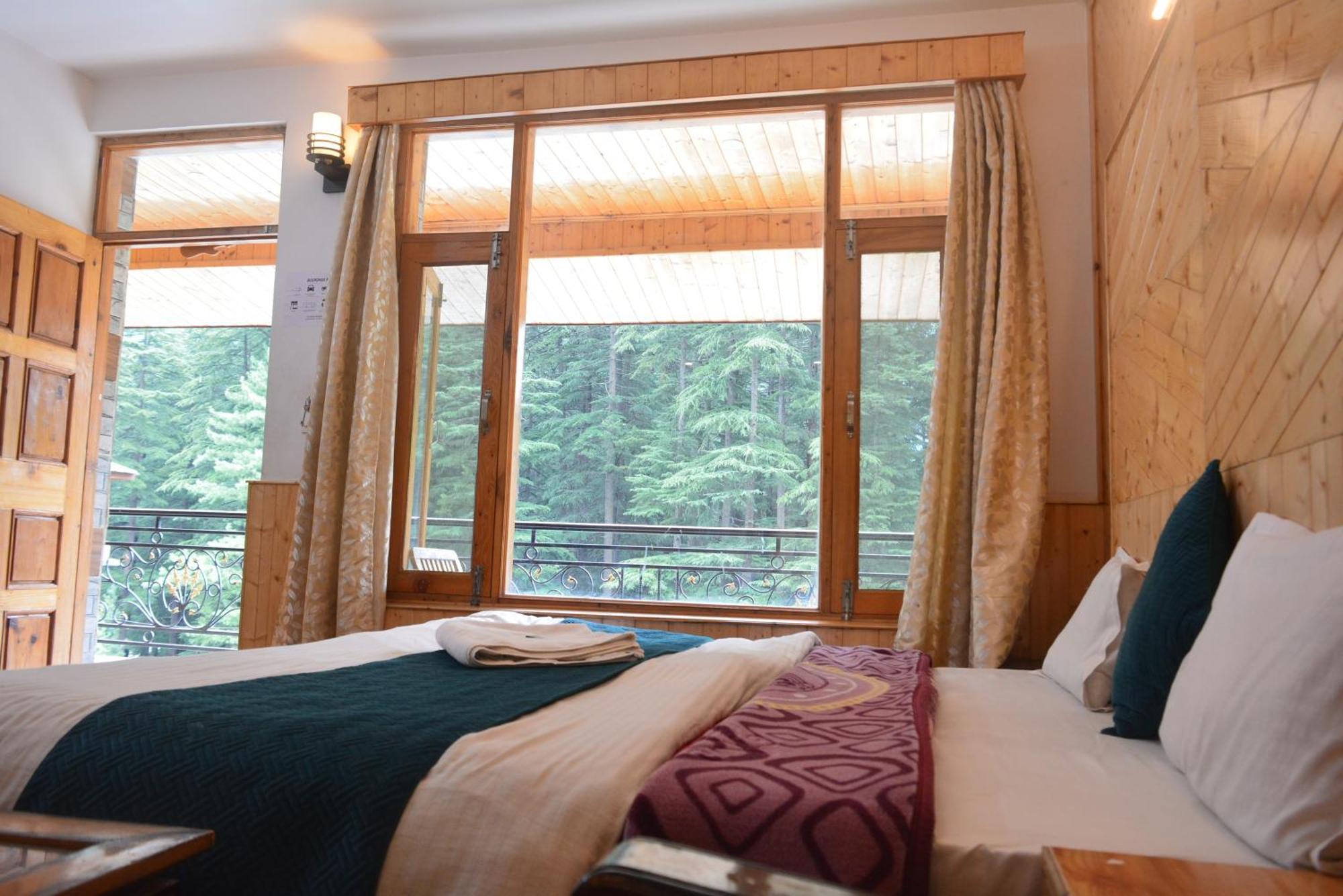 Hotel The Neelgiris Manali (Himachal Pradesh)