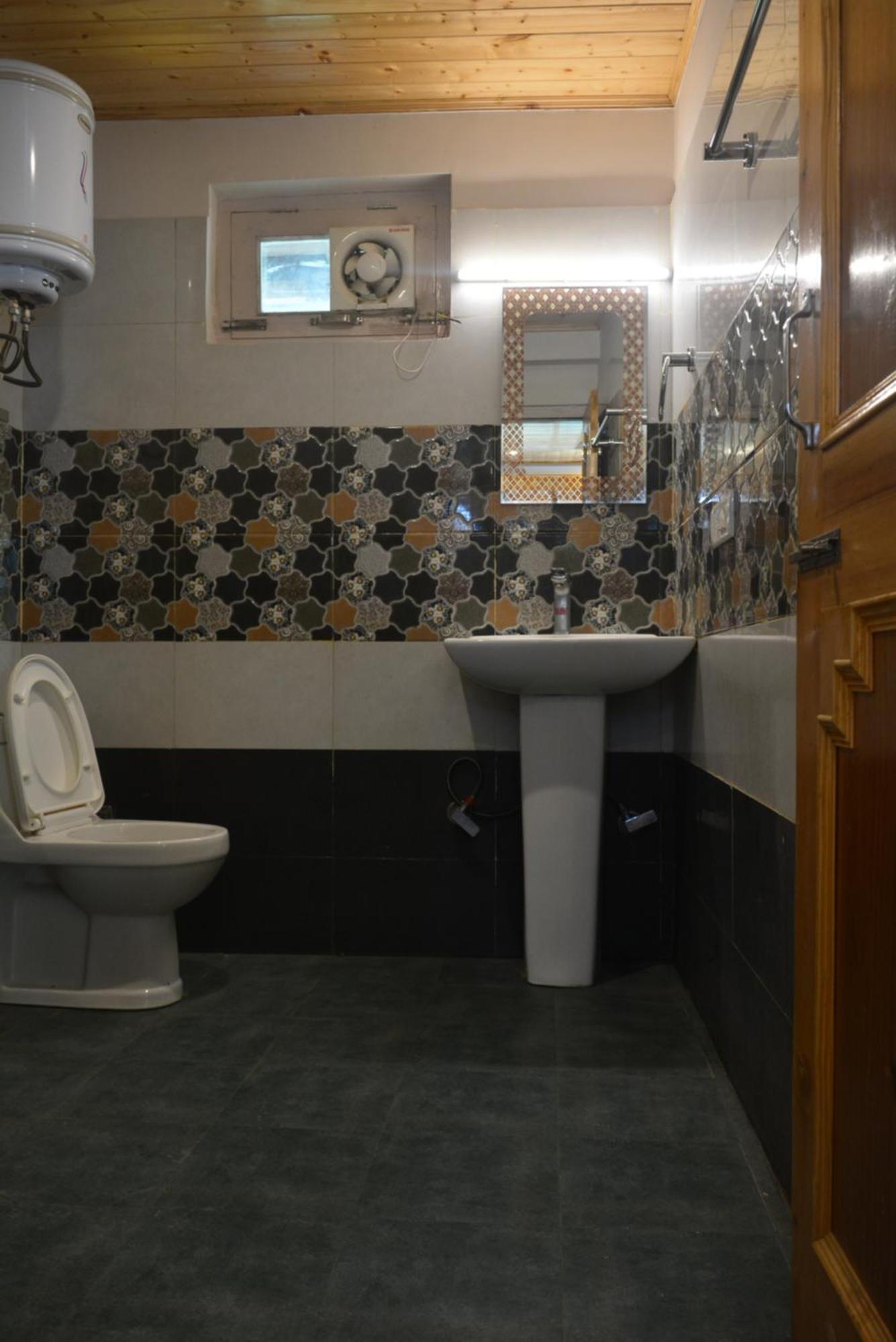 The Neelgiris Hotel 3*
