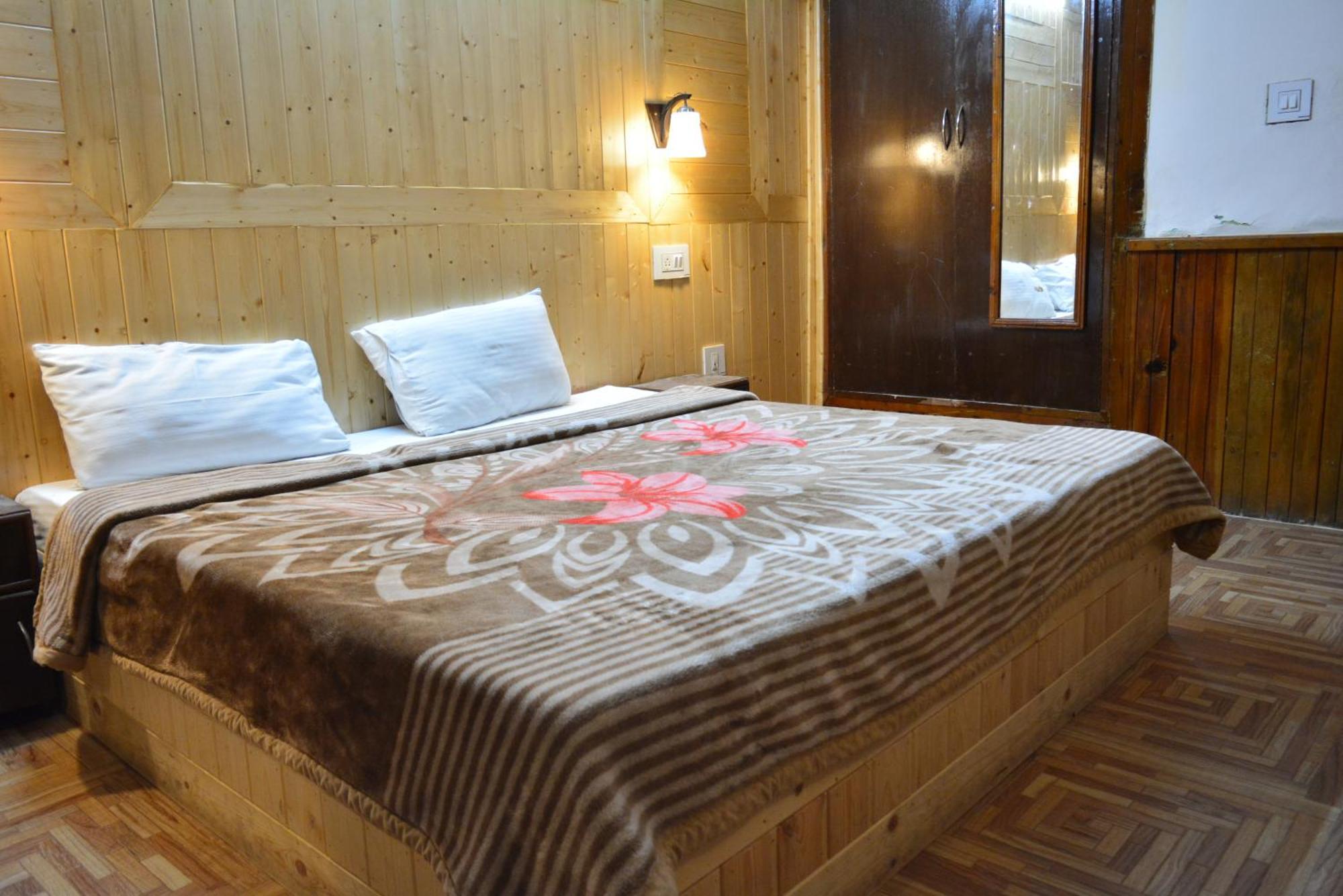 Hotel The Neelgiris Manali (Himachal Pradesh)