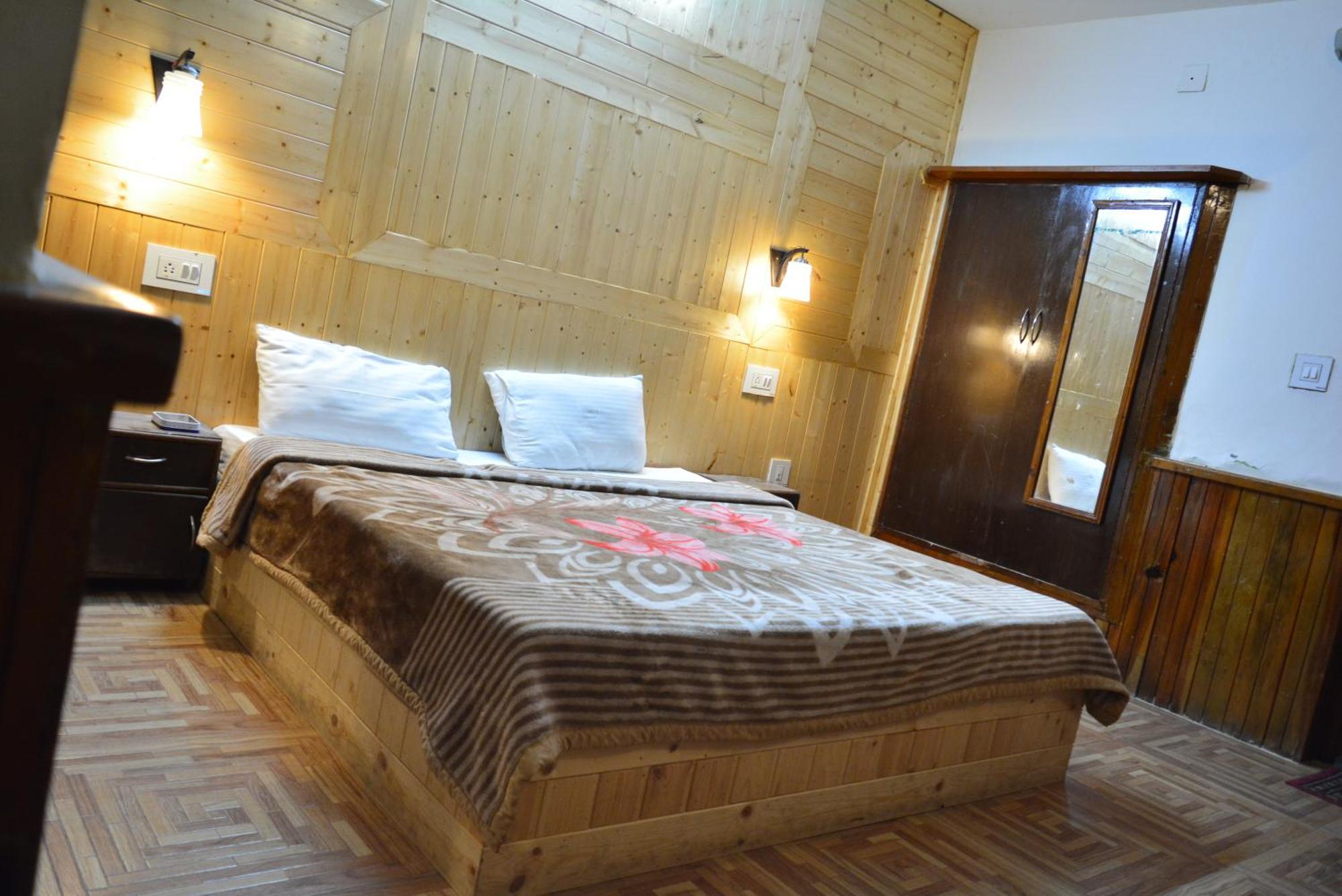 The Neelgiris Hotel 3*